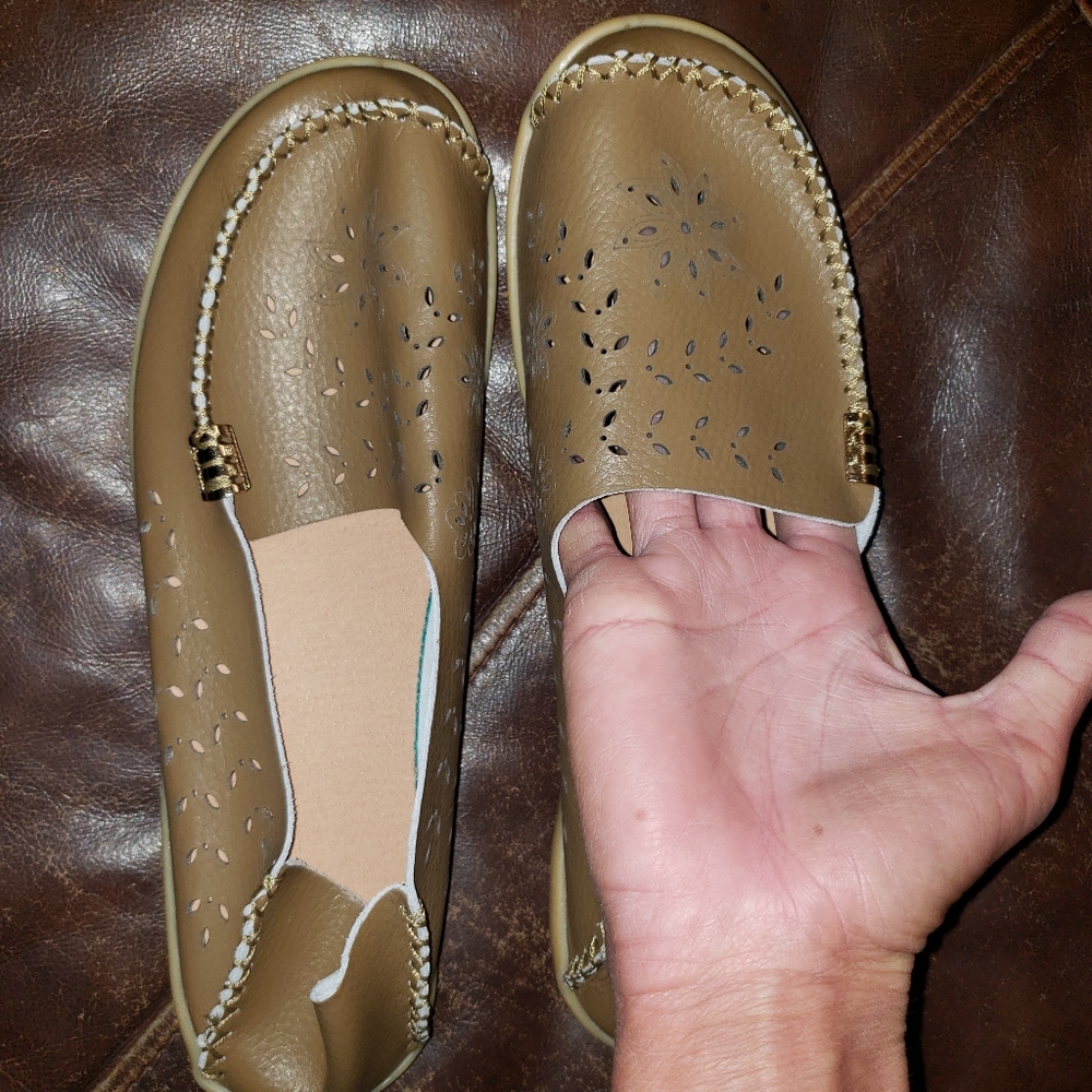 Tan & Gold - •Unknown• | Slip-On Shoes - Picture 7 of 8